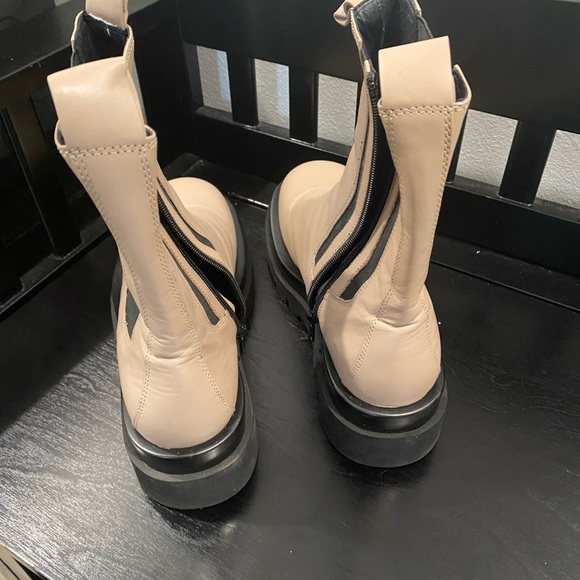 Jeffrey Campbell Tanked chelsea boots. - Picture 2 of 5